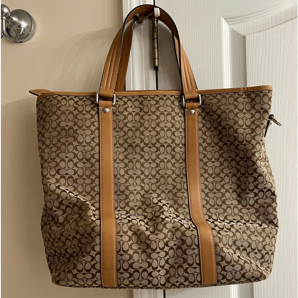 Coach Signature Voyager Sling Crossbody Shoulder Bag